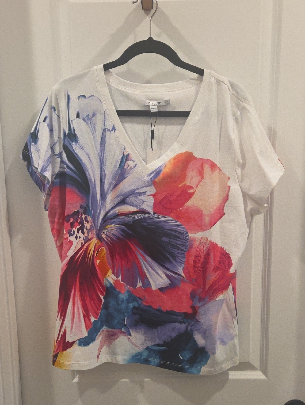 Chico's White V-Neck Short Sleeve Top with Multicolor Floral Print SIZE 3 - Picture 1 of 3